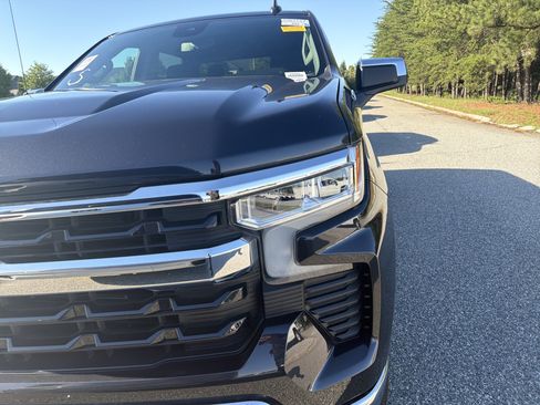 Used 2023 Chevrolet Silverado 1500 LT AWD/4WD image 6