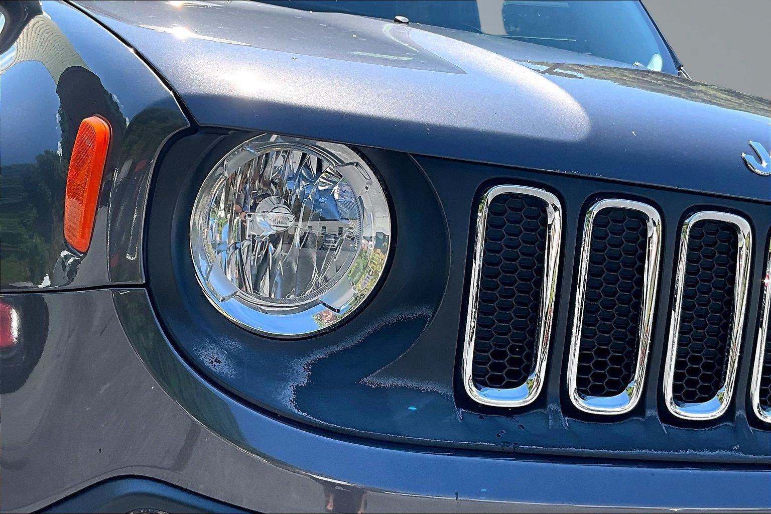 Used 2017 Jeep Renegade Latitude AWD/4WD image 29