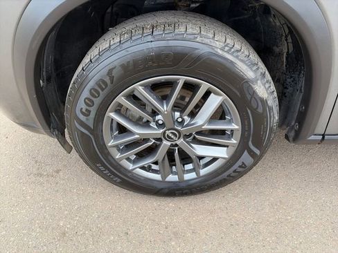 Used 2023 Nissan Rogue S image 11