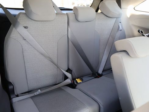 Used 2024 Toyota Sienna LE image 12