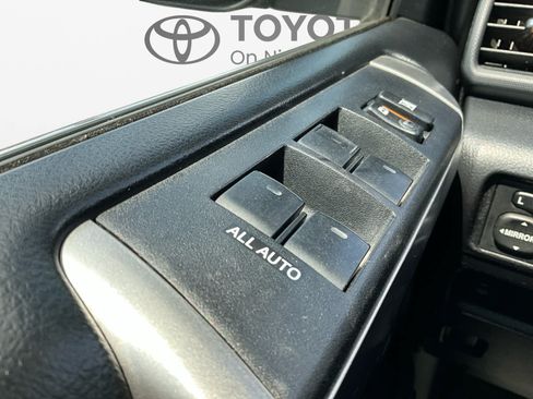 Used 2018 Toyota 4Runner Limited AWD/4WD image 18