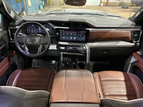 Used 2024 GMC Sierra 1500 Denali Ultimate image 2