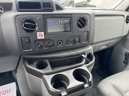 Used 2012 Ford E-450 and Econoline 450 Super Duty image 17