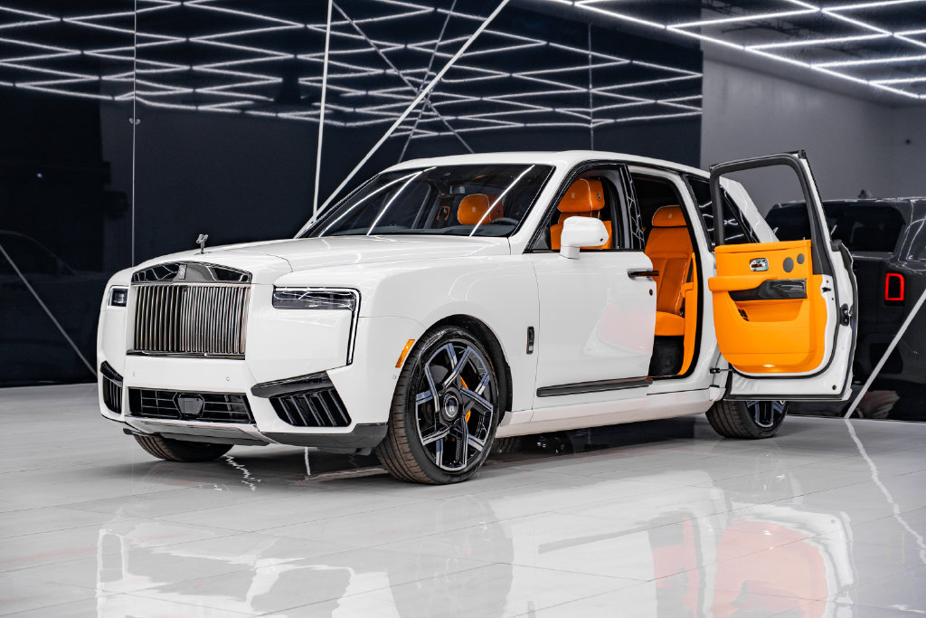 Used 2025 Rolls-Royce Cullinan Black Badge AWD/4WD image 14