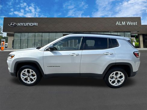 Used 2025 Jeep Compass Latitude image 8