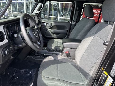 Used 2025 Jeep Wrangler Unlimited Sport AWD/4WD image 15
