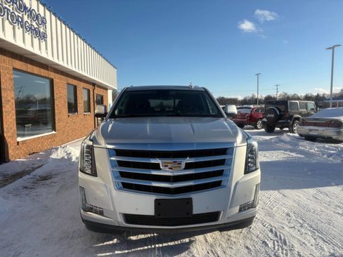 Used 2020 Cadillac Escalade Luxury image 8