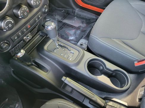 Used 2015 Jeep Wrangler Unlimited Rubicon w/ Dual Top Group image 17