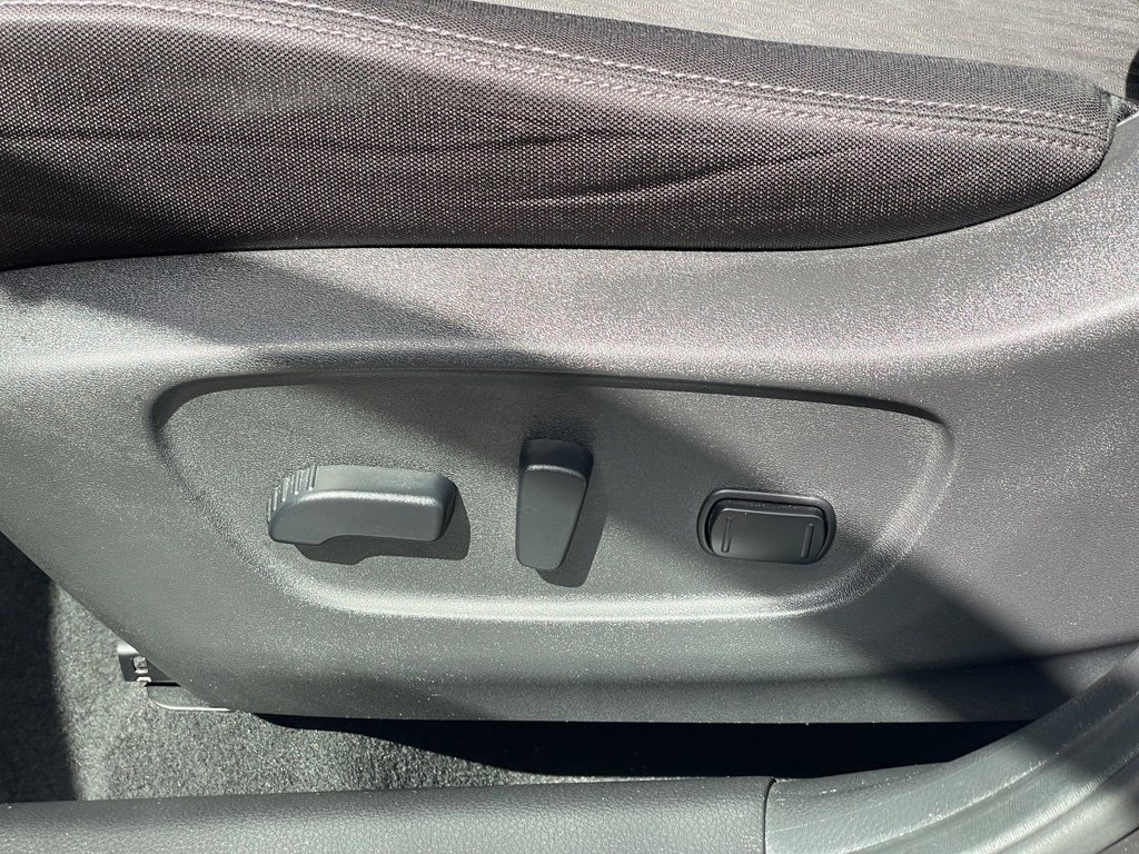 Used 2019 Nissan Rogue SV w/ Sun & Sound Touring Package AWD/4WD image 16