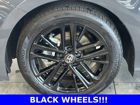 Used 2025 Toyota Camry SE image 8