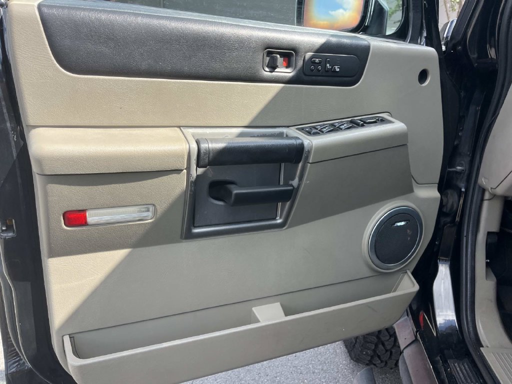 Used 2004 HUMMER H2 w/ Preferred Equipment Group AWD/4WD image 24