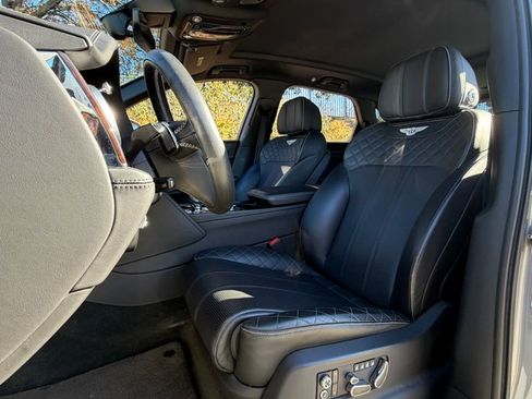 Used 2018 Bentley Bentayga image 16