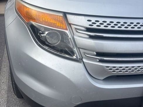 Used 2013 Ford Explorer XLT image 4