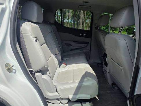 Used 2020 GMC Acadia SLT w/ Trailering Package FWD image 20