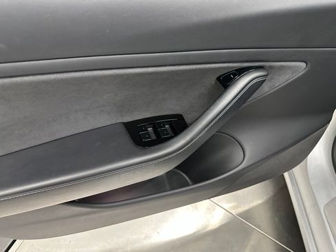 Used 2018 Tesla Model 3 Long Range RWD image 14