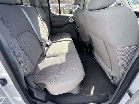 Used 2021 Nissan Frontier SV image 28