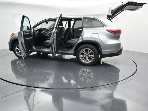 Used 2016 Toyota Highlander Plus AWD/4WD image 28