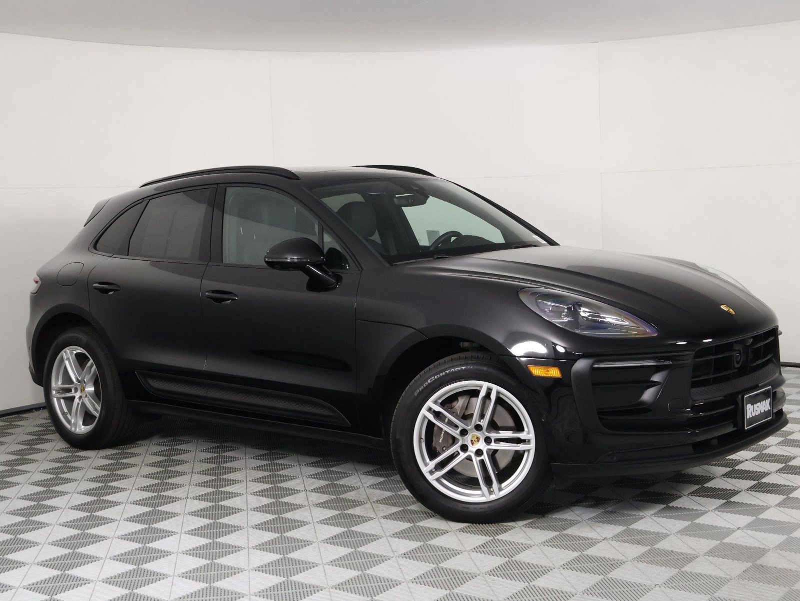 Certified 2023 Porsche Macan AWD/4WD image 9