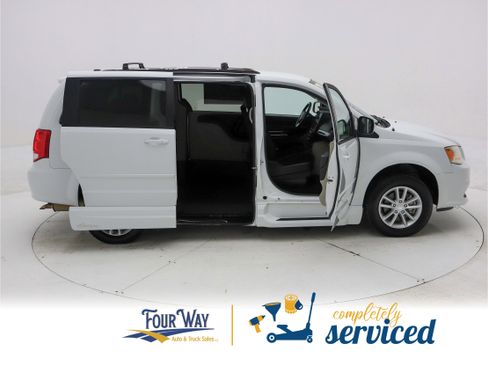 Used 2014 Dodge Grand Caravan SXT w/ Rear Park Assist Package image 4