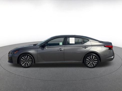 Used 2024 Nissan Altima 2.5 SV image 8