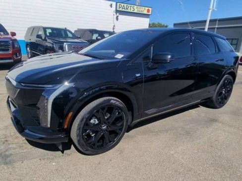 Used 2025 Cadillac Optiq Sport 2 w/ LPO, ONYX Package AWD/4WD image 4