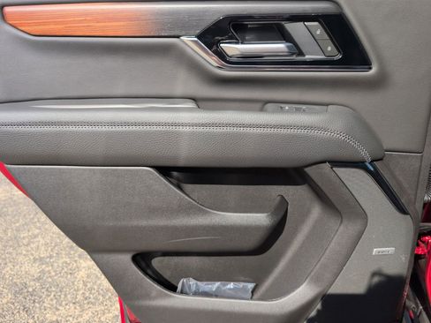 New 2026 GMC Yukon Denali w/ Denali Reserve Package AWD/4WD image 35