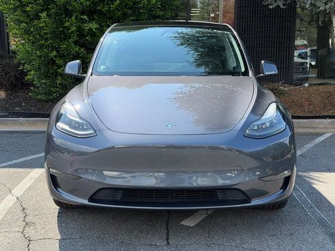 Used 2023 Tesla Model Y Long Range AWD/4WD image 3