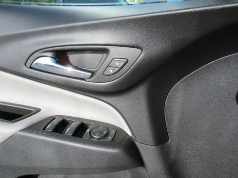 Used 2023 Chevrolet Equinox LS w/ LS Convenience Package FWD image 20