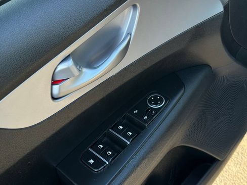 Used 2023 Kia Forte LXS w/ LXS Technology Package FWD image 19