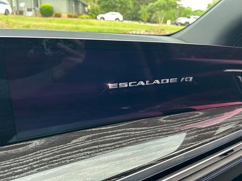 Used 2025 Cadillac Escalade IQ Luxury 1 AWD/4WD image 33