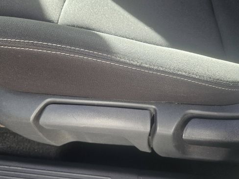 Used 2024 Nissan Rogue S FWD image 17