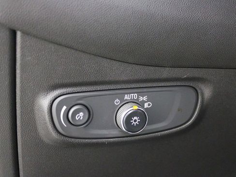 Used 2022 Chevrolet Equinox LS w/ LS Convenience Package image 18