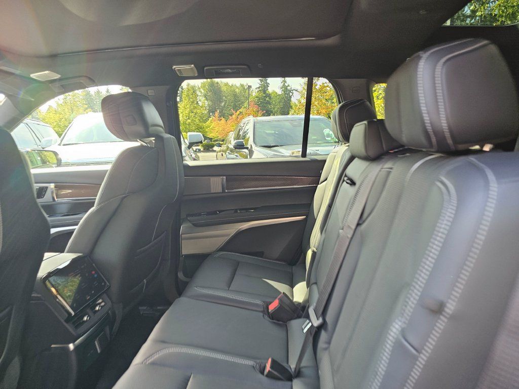 New 2027 Cadillac Vistiq Luxury AWD/4WD image 19