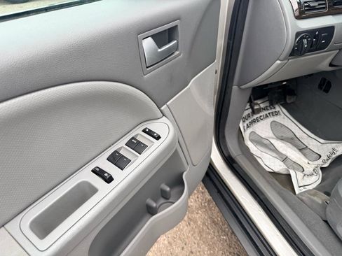 Used 2007 Mercury Montego Luxury image 10