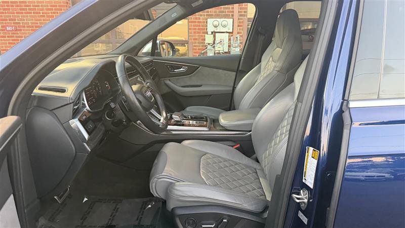 Used 2021 Audi SQ7 Premium Plus w/ Driver Assistance Package AWD/4WD image 29