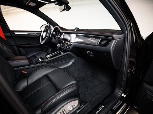 Certified 2026 Porsche Macan GTS AWD/4WD image 28