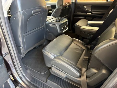 Used 2025 Ford Expedition Max Platinum w/ Driver's Package AWD/4WD image 33