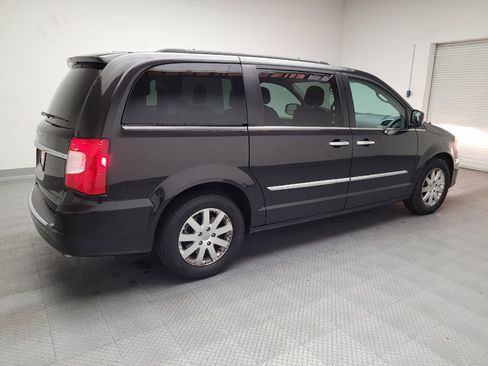 Used 2015 Chrysler Town & Country Touring w/ Driver Convenience Group FWD image 10