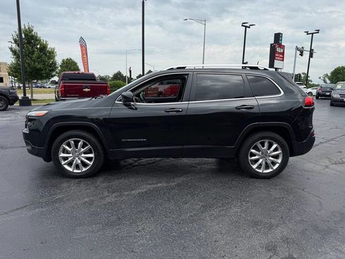 Used 2016 Jeep Cherokee Limited w/ Luxury Group AWD/4WD image 4
