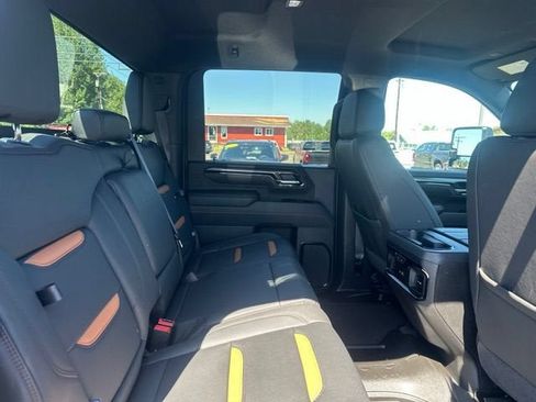 Used 2025 GMC Sierra 2500 AT4 AWD/4WD image 15