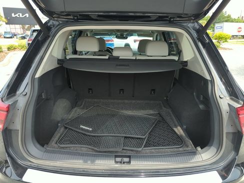 Used 2020 Volkswagen Tiguan SEL AWD/4WD image 19