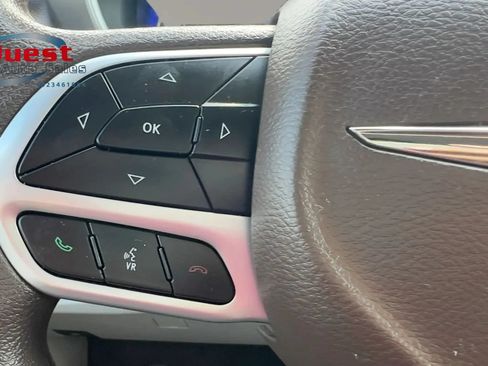 Used 2019 Chrysler Pacifica Touring Plus FWD image 29