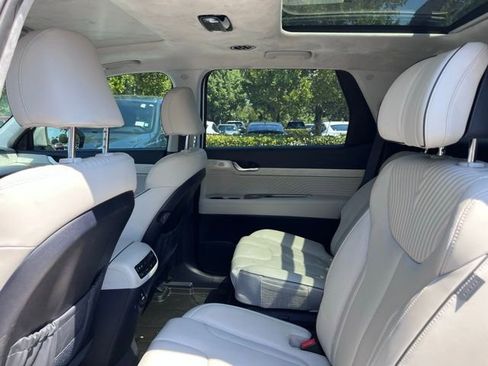 Used 2023 Hyundai Palisade Calligraphy w/ Winter Package image 6