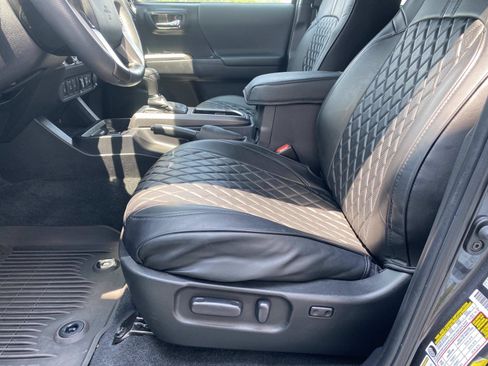 Used 2023 Toyota Tacoma TRD Sport w/ Advanced Technology Package AWD/4WD image 18