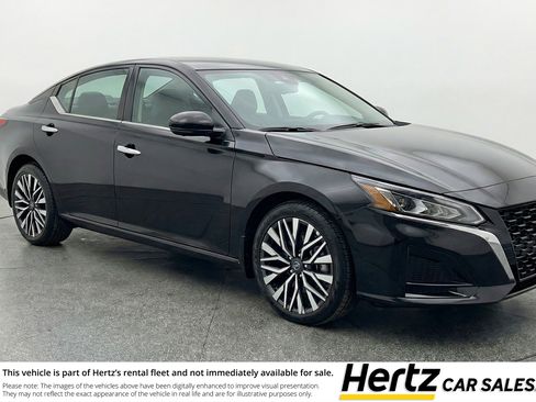 Used 2025 Nissan Altima 2.5 SV FWD image 1