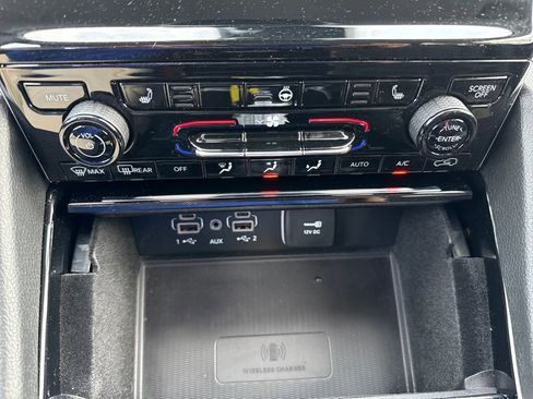 Used 2022 Jeep Grand Cherokee Laredo w/ Luxury Tech Group I image 33