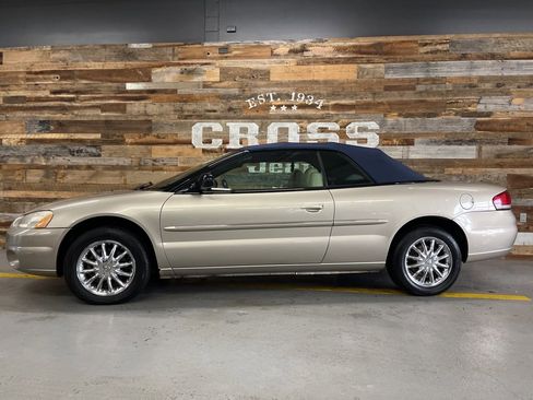 Used 2002 Chrysler Sebring Limited image 16