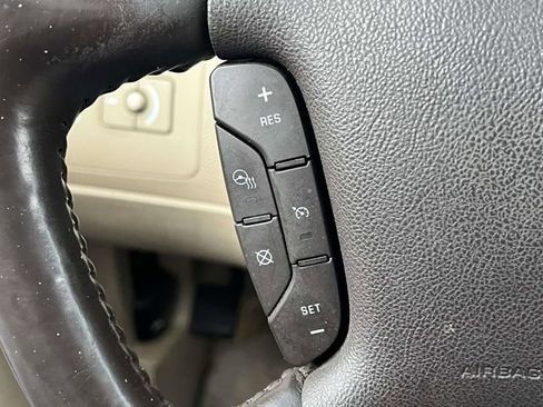 Used 2007 Cadillac DTS Luxury I w/ Sun And Sound Package image 28