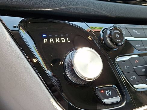 Used 2023 Chrysler Pacifica Touring-L FWD image 17