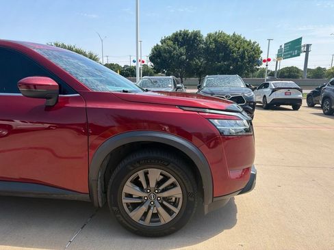 Used 2022 Nissan Pathfinder SV w/ SV Black Package FWD image 15